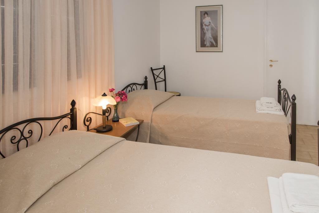 Elena Apartments 폴로니아 객실 사진